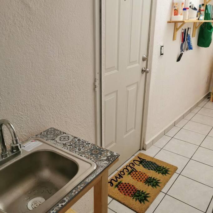 זיהואטנחו Lovely Studio Apartment With Balcony Ac & Wi-Fi, Minutes From Downtown! מראה חיצוני תמונה