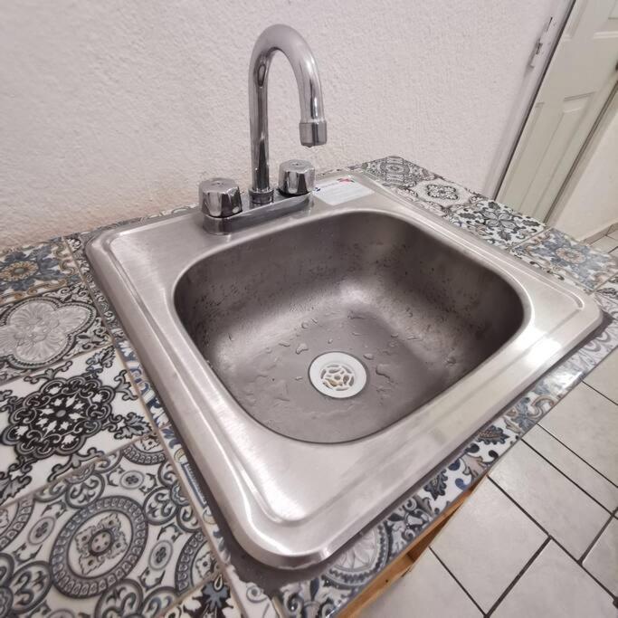 זיהואטנחו Lovely Studio Apartment With Balcony Ac & Wi-Fi, Minutes From Downtown! מראה חיצוני תמונה