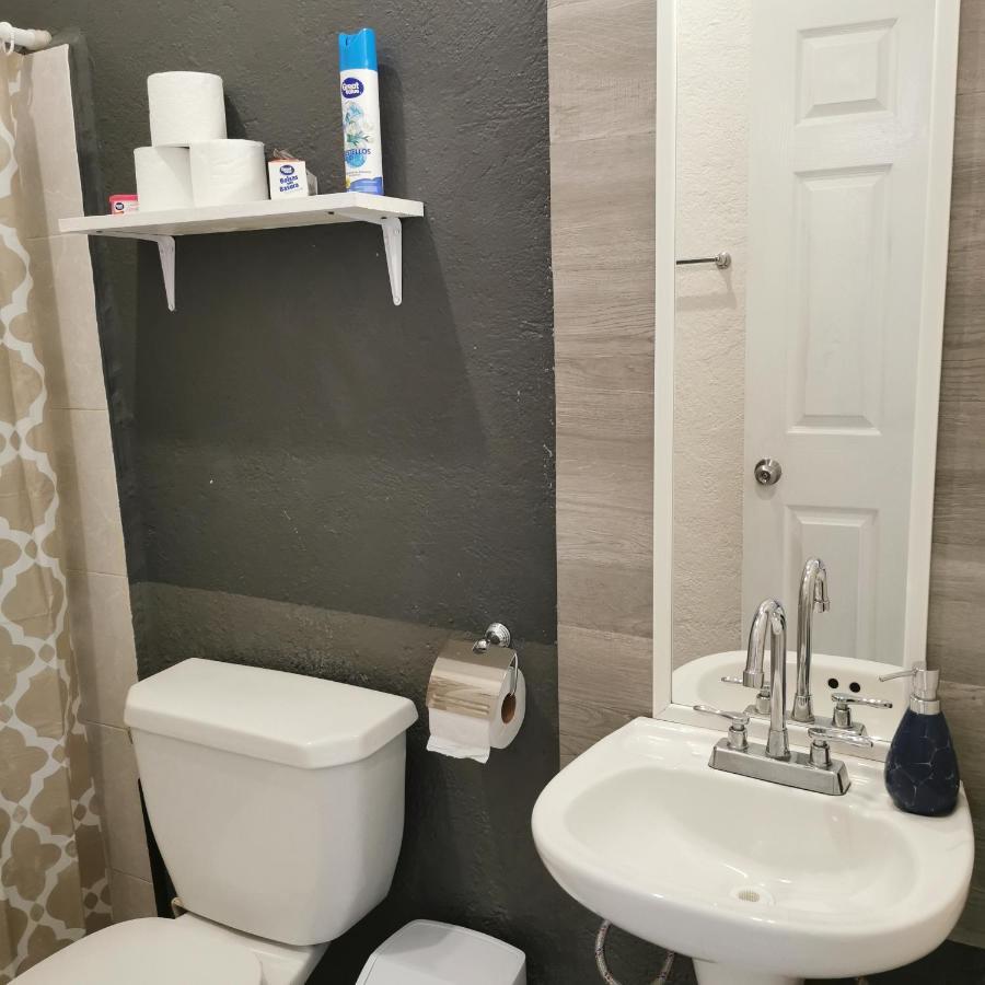 זיהואטנחו Lovely Studio Apartment With Balcony Ac & Wi-Fi, Minutes From Downtown! מראה חיצוני תמונה