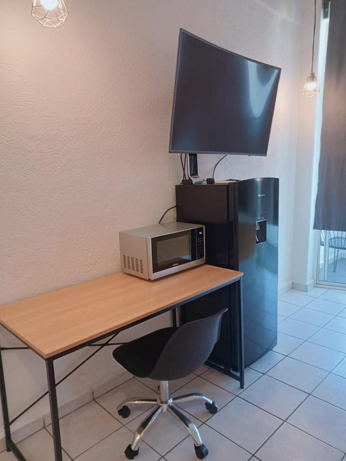 זיהואטנחו Lovely Studio Apartment With Balcony Ac & Wi-Fi, Minutes From Downtown! מראה חיצוני תמונה